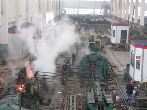 黔东南无缝钢管厂家生产车间